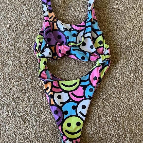 Shimmyshine Smiler One-Piece - Picture 3 of 3